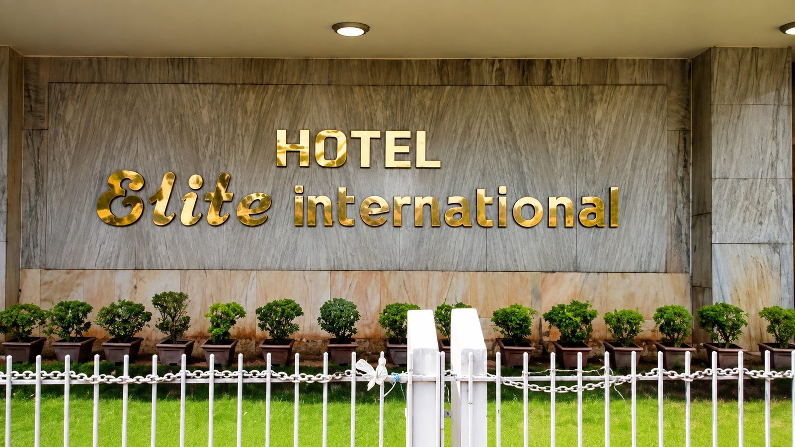 Hotel Elite International signage